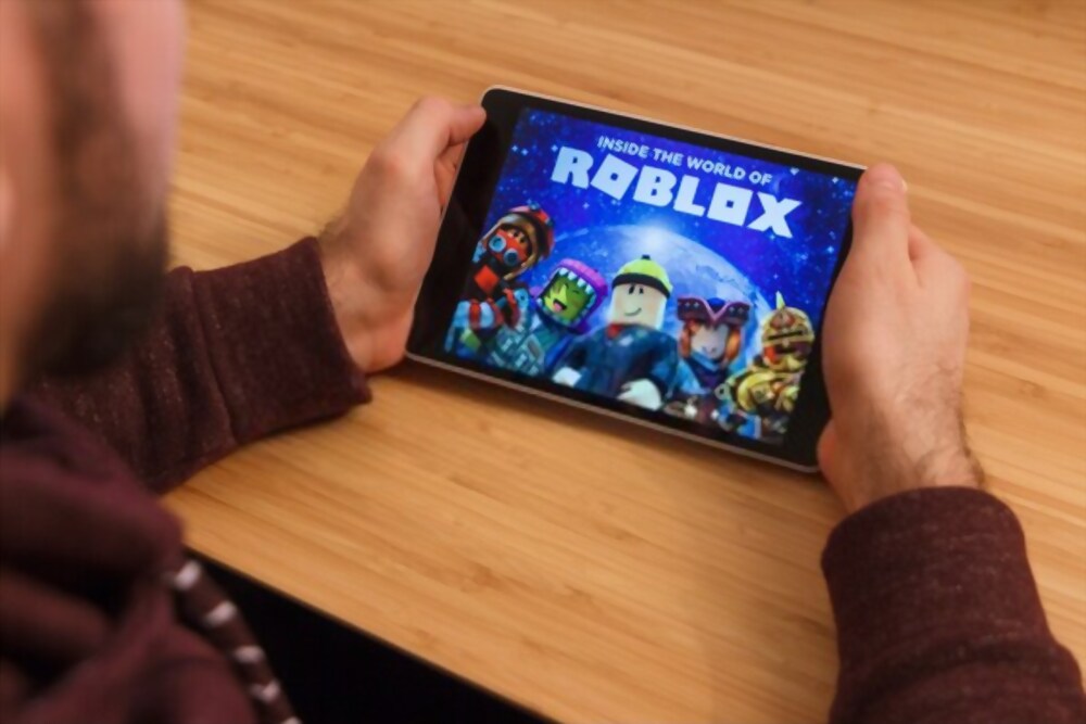 Give Robux to friends on Roblox